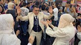 الفرحة بالعروسين