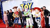 بالصور| توم هانكس يحتفل بطرح الجزء الخامس من فيلم Toy Story