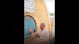 أحد أصحاب المقبرة يحكي قصة العسل داخل المقبرة