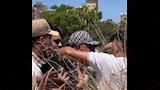 حمو بيكا ينهار أمام قبر والده في الإسكندرية (3)