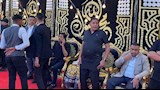 الحزن يسيطر على حمو بيكا أثناء تلقيه عزاء والده في الإسكندرية.. صور