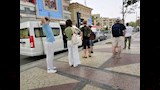 مجموعة من السياح على كورنيش النيل