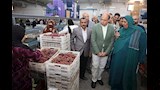 محافظ المنيا يتفقد محطة تعبئة الفراولة والعنب (3)