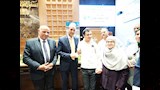 محافظ أسيوط يسلم تأشيرات السفر وملابس الإحرام لعدد من حجاج الجمعيات الأهلية استعدادًا لموسم الحج (19)