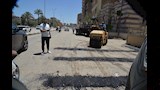 محافظ أسيوط يتفقد إنشاء مطبات صناعية بطريق الأربعين والمعلمين