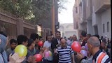 ممر شرفي من المنزل للمدرسة لتوديع معلم (2)
