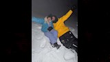 رنا رئيس وزوجها اثناء التزحلق على الجليد