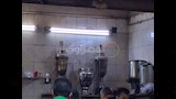كئوس رمزية داخل المقهي 
