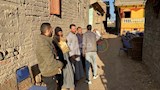 خلال تلقي الأسرة العزاء