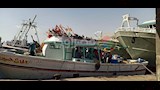 لنش موقف على الرصيف 