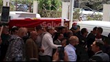 انتهاء مراسم تشييع جثمان هاني شاكر بحضور نجوم الفن