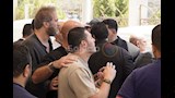 نجل الفنان هاني شاكر في جنازة والده (2)