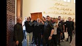 لحظة خروج الجثمان من المسجد  (2)