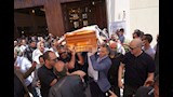 لحظة خروج الجثمان من المسجد  (1)