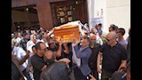 لحظة خروج جثمان الفنان هاني شاكر من المسجد