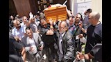 لحظة خروج جثمان الفنان الراحل هاني شاكر (1)