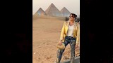 بشرى تخطف الأنظار أمام سف الأهرامات