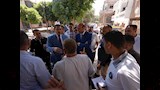محافظ أسيوط يصطحب مواطنًا بسيارته لموقع شكواه بقرية بني قرة بالقوصية