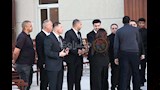 اول ظهور لنجل هاني شاكر في عزاء والده (7)
