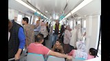إقبال كبير على مونوريل شرق النيل في اليوم الثاني للتشغيل (8)