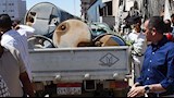 محافظ أسوان يضبط سيارات محملة ببراميل تستخدم في تهريب الوقود (صور)