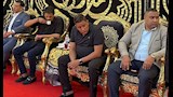 الحزن يسيطر على حمو بيكا أثناء تلقيه عزاء والده في الإسكندرية_1