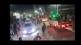 مشاركة الأهالي في الجنازة