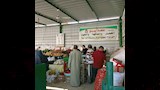 إقبال المواطنين على منفذ مركز الداخلة للسلع المخفضة