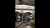 سيارة إطفاء وسيارتين إسعاف يتوجدن بموقع الحريق_2