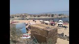 أهالى أسوان يقبلون على شواطىء الفقراء