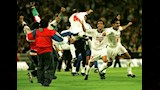 قناصة وزهور بيضاء.. قصة مباراة إيران وأمريكا في كأس العالم 1998