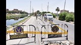 محافظ الأقصر يتفقد موقع انهيار طريق مدخل إسنا ويطمئن المواطنين (2)