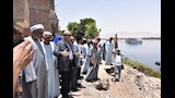 محافظ الأقصر يتفقد موقع انهيار طريق مدخل إسنا ويطمئن المواطنين (11)