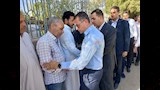 محافظ أسوان يعطى أسرة المعلمة