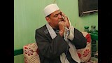 الشيخ يقرأ القرأن فى عزاء معلمة ~أسوان