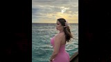 نسرين طافش تجلس أمام البحر (1)