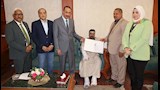   رمى نفسه في النار لإنقاذ 6 عمال.. محافظ سوهاج يكرم "بطل طما" بوظيفة ومكافأة مالية