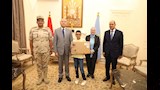 "أهداه لابتوب".. استجابة فورية من محافظ القاهرة لأمنية طالب من ذوي الهمم (صور)