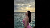 نسرين طافش تستمتع بالبحر (2)
