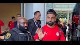 الشرطي الأمريكي إيريك هدسون مع محمد صلاح