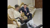 محافظ بورسعيد يهدي الكرسي للشاب ١