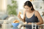 سبب الإسهال بعد اكل الدجاج.. 3 أمراض قد تكون مصابًا بها