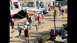 مجموعة سياح يتوجهون لمركب شراعى _13