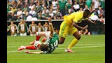 طرد تاريخي لمدافع منتخب جنوب إفريقيا.. ما التفاصيل