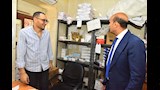 محافظ أسيوط يفاجئ مستشفى الإيمان العام بجولة ميدانية ويوجه بتيسير الإجراءات أمام المرضى وسرعة تقديم  (8)