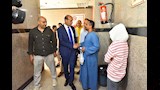 محافظ أسيوط يفاجئ مستشفى الإيمان العام بجولة ميدانية ويوجه بتيسير الإجراءات أمام المرضى وسرعة تقديم  (9)