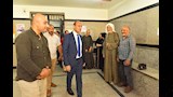 محافظ أسيوط يفاجئ مستشفى الإيمان العام بجولة ميدانية ويوجه بتيسير الإجراءات أمام المرضى وسرعة تقديم  (11)