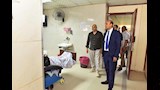 محافظ أسيوط يفاجئ مستشفى الإيمان العام بجولة ميدانية ويوجه بتيسير الإجراءات أمام المرضى وسرعة تقديم  (13)