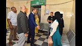 محافظ أسيوط يفاجئ مستشفى الإيمان العام بجولة ميدانية ويوجه بتيسير الإجراءات أمام المرضى وسرعة تقديم  (16)