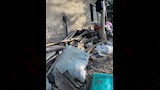 عشرات الفؤوس أمام منزله من الطوب اللبن